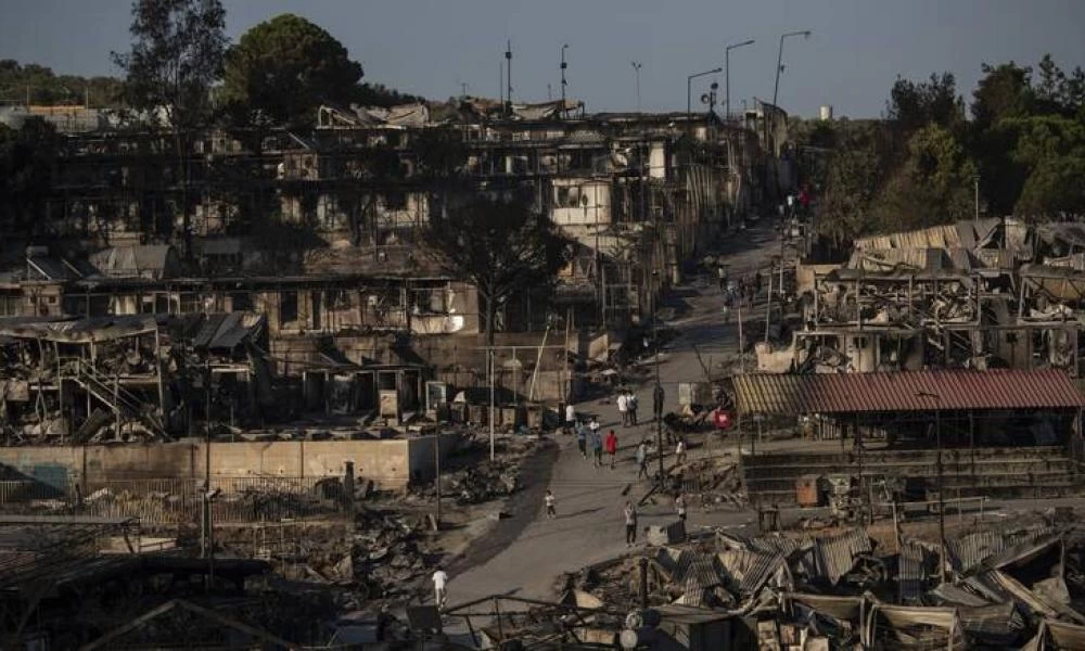 Πυρκαγιές στη Μόρια: Ύποπτα μηνύματα που δείχνουν εμπρησμό εξετάζει η Αστυνομία